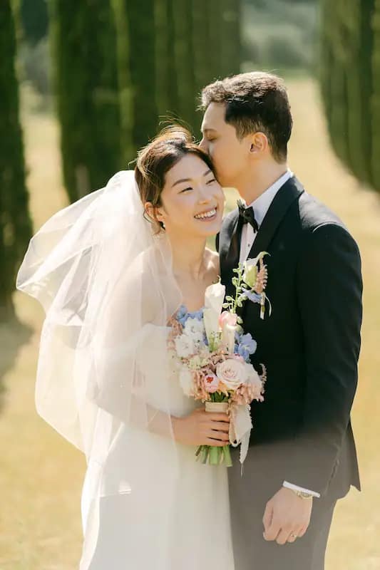 Elegant Italian wedding photography showcasing timeless romantic style in Tuscan countryside