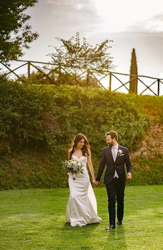 Spontaneous Italian wedding photography capturing authentic emotions and unscripted moments